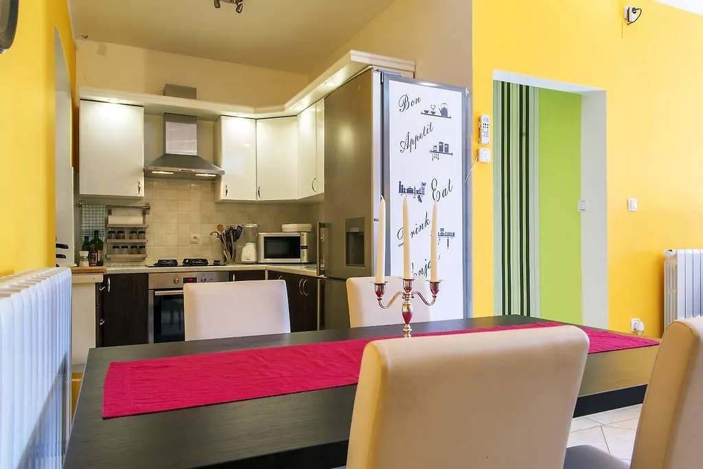 Apartment Living With Nature Pula
