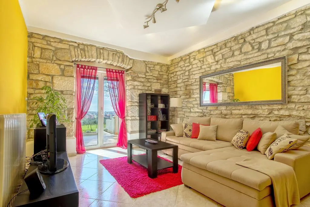 Apartment Living With Nature Pula
