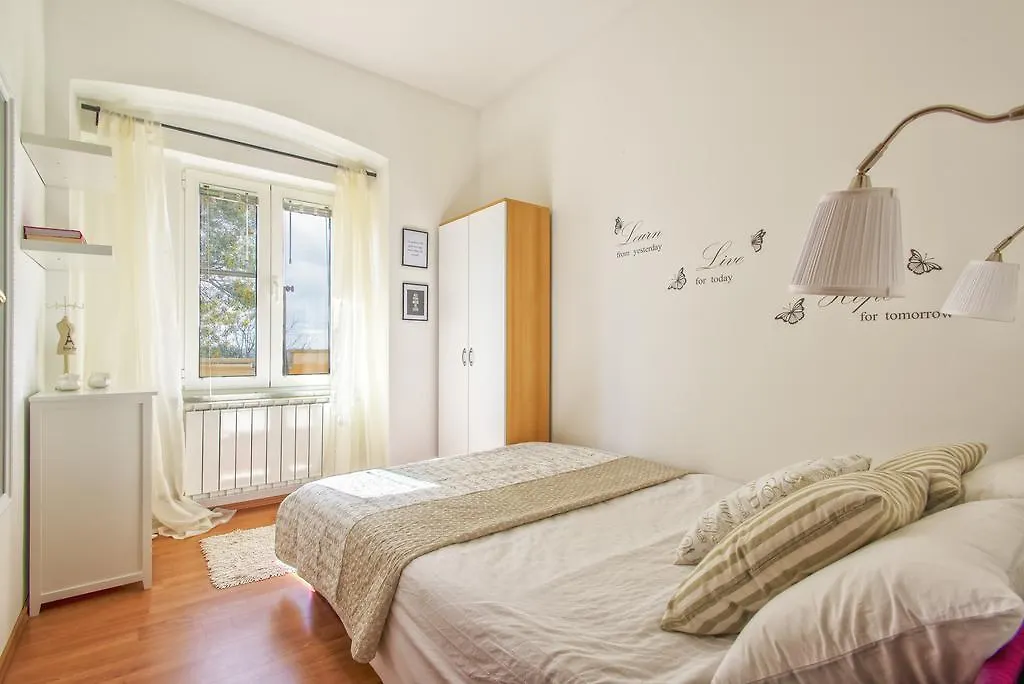 Apartment Living With Nature Pula