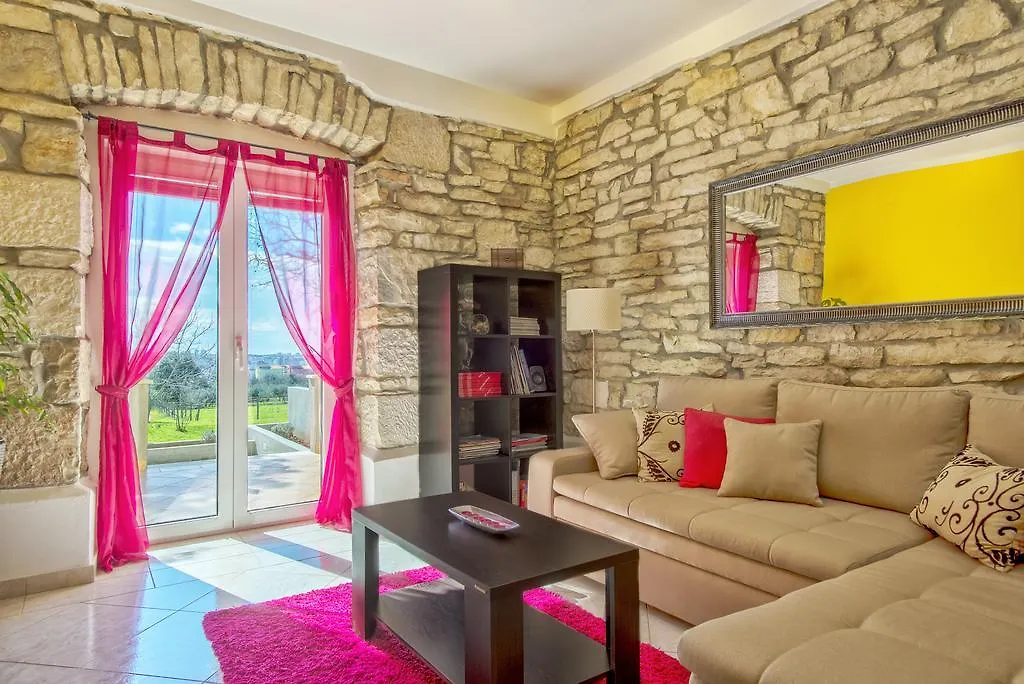 Apartment Living With Nature Pula