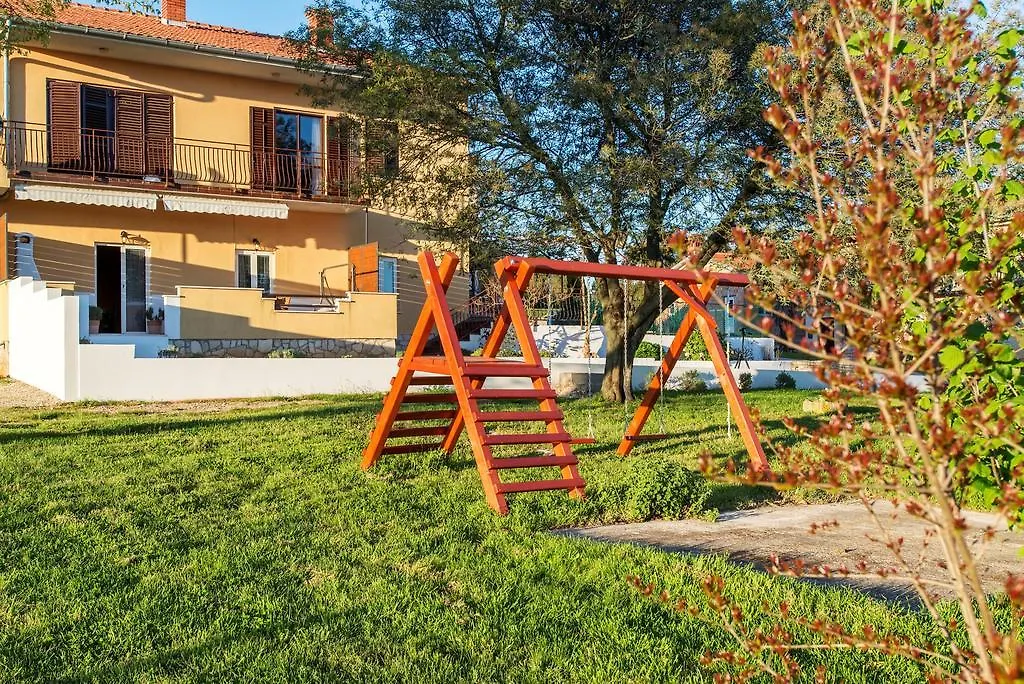 Apartment Living With Nature Pula