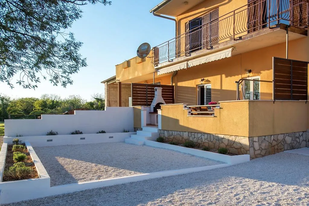 Apartment Living With Nature Pula