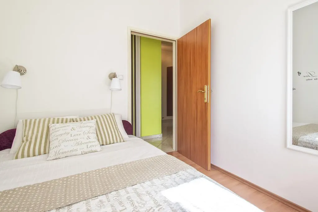 Apartment Living With Nature 普拉
